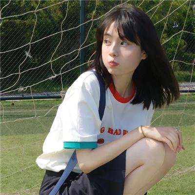 有色彩的女子
